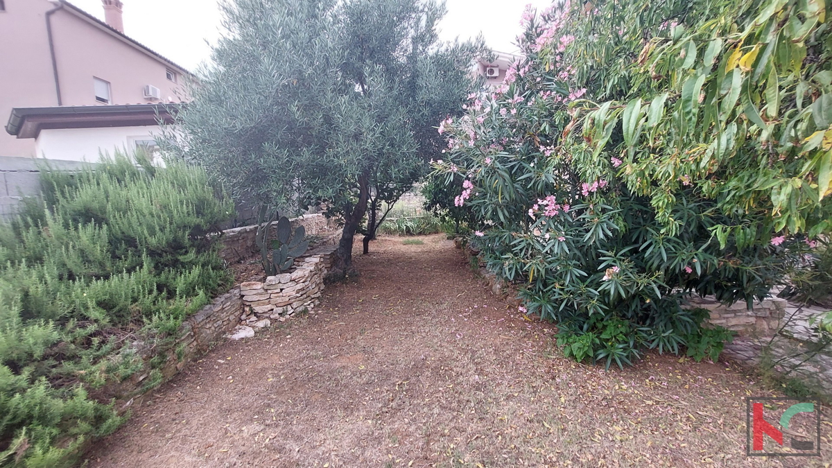 Istria, Ližnjan, casa ben tenuta con giardino paesaggistico in una posizione tranquilla, parziale vista mare, #vendita