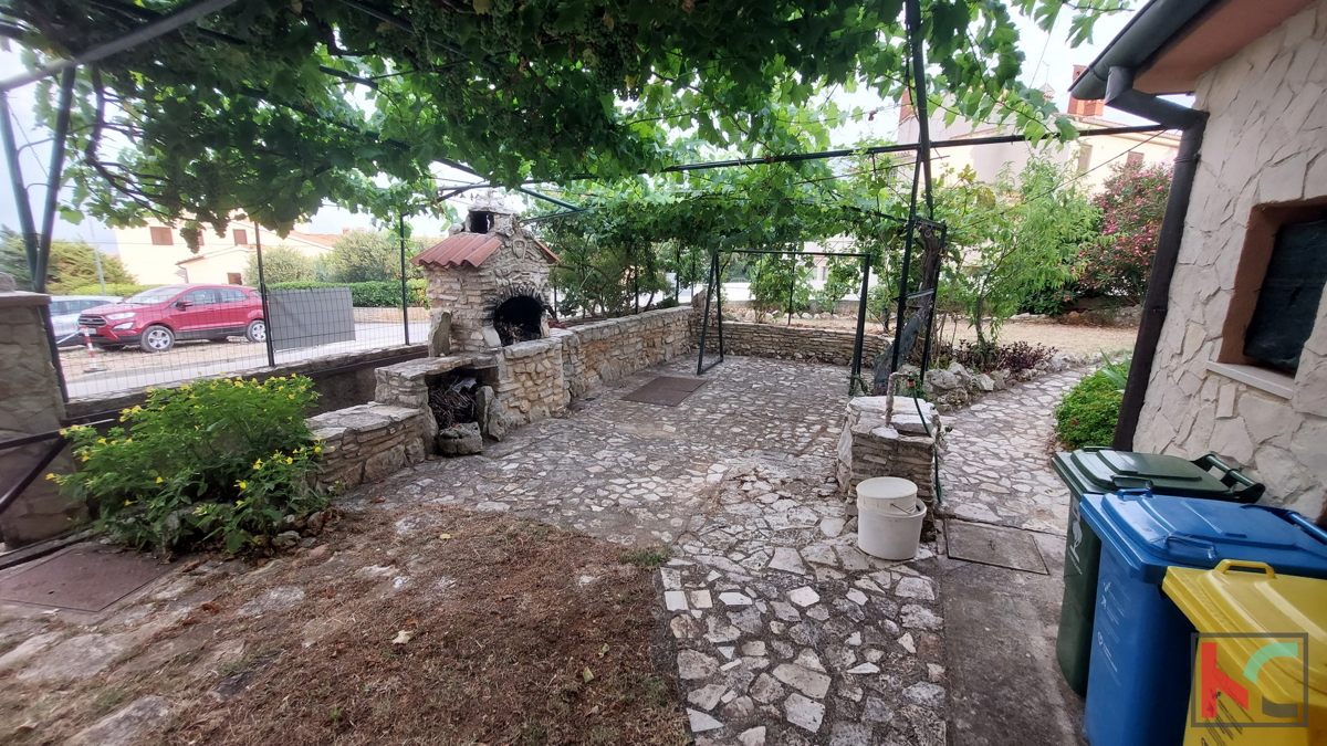 Istria, Ližnjan, casa ben tenuta con giardino paesaggistico in una posizione tranquilla, parziale vista mare, #vendita