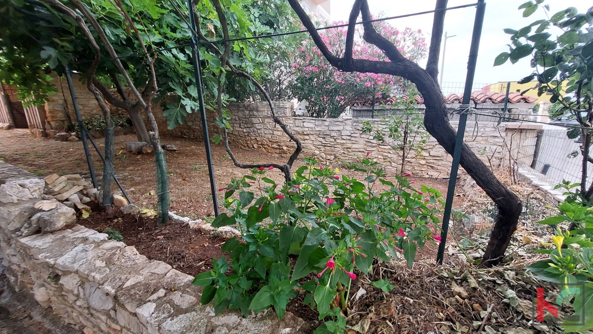 Istria, Ližnjan, casa ben tenuta con giardino paesaggistico in una posizione tranquilla, parziale vista mare, #vendita