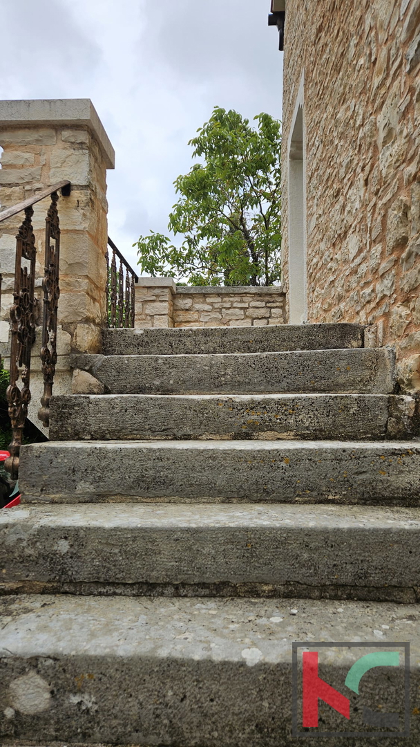 Istria, Gimino, casa indipendente con piscina di 120m2 e ampio giardino di 100m2 #vendita