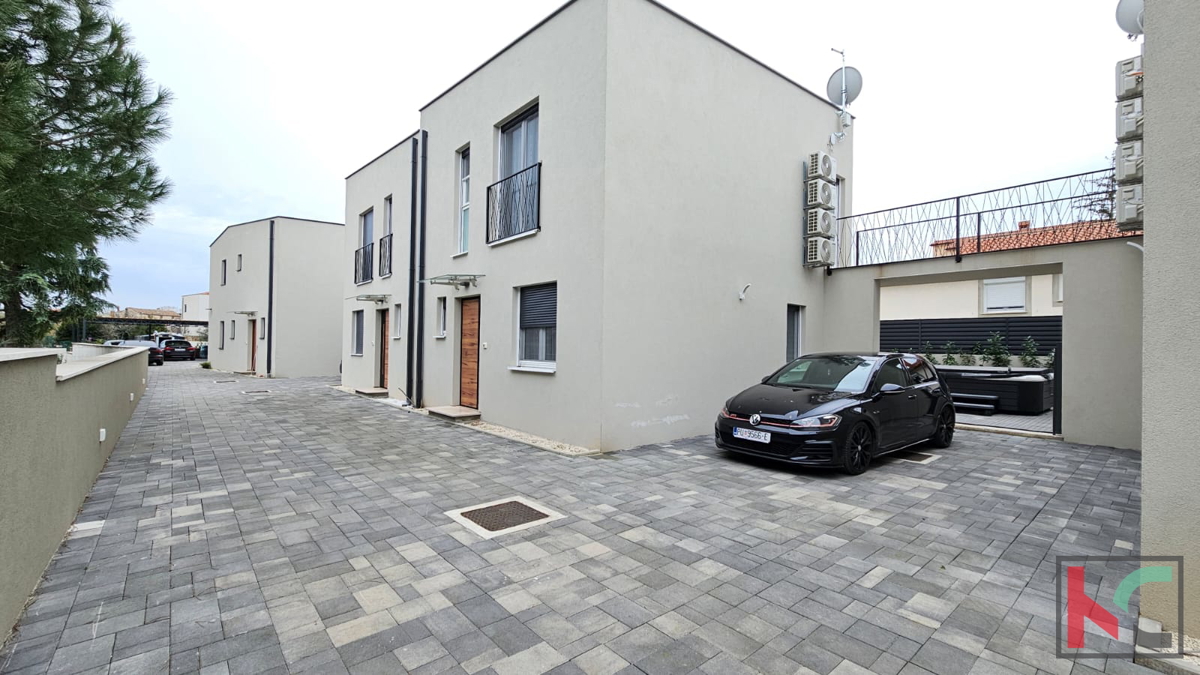 Istria, Pola, Valdebek, nuova casa bifamiliare vicino al centro città, #vendita