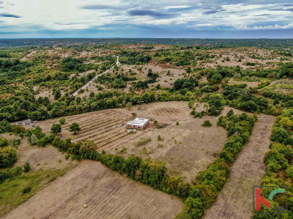 Istria, Barbana, proprietà con casa Rohbau e permesso di costruire su un terreno di 14050m2 #vendita