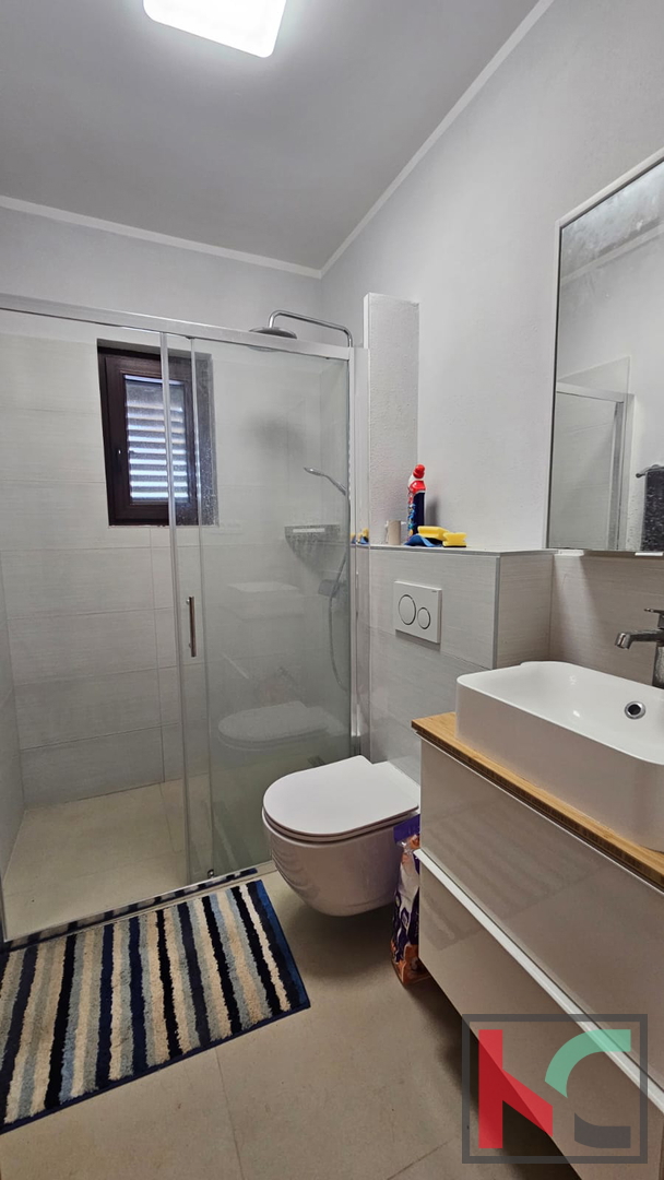 Istria, Parenzo, casa indipendente con tre appartamenti e garage, giardino paesaggistico, vicino alla spiaggia, #vendita