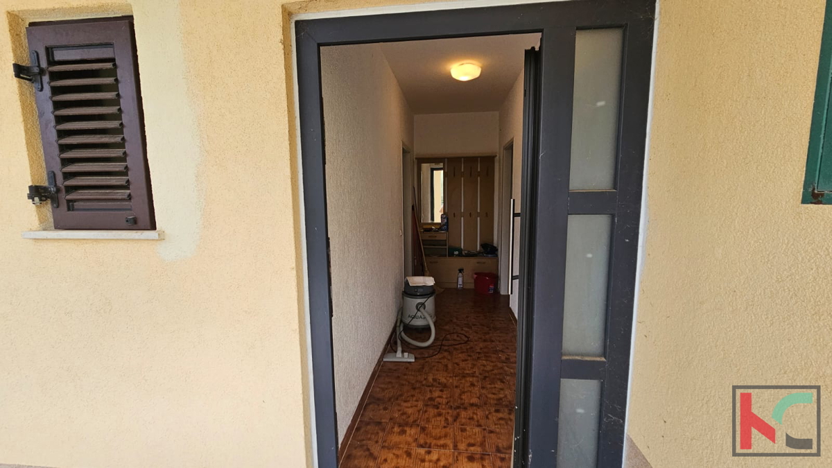 Istria, Parenzo, casa indipendente con tre appartamenti e garage, giardino paesaggistico, vicino alla spiaggia, #vendita