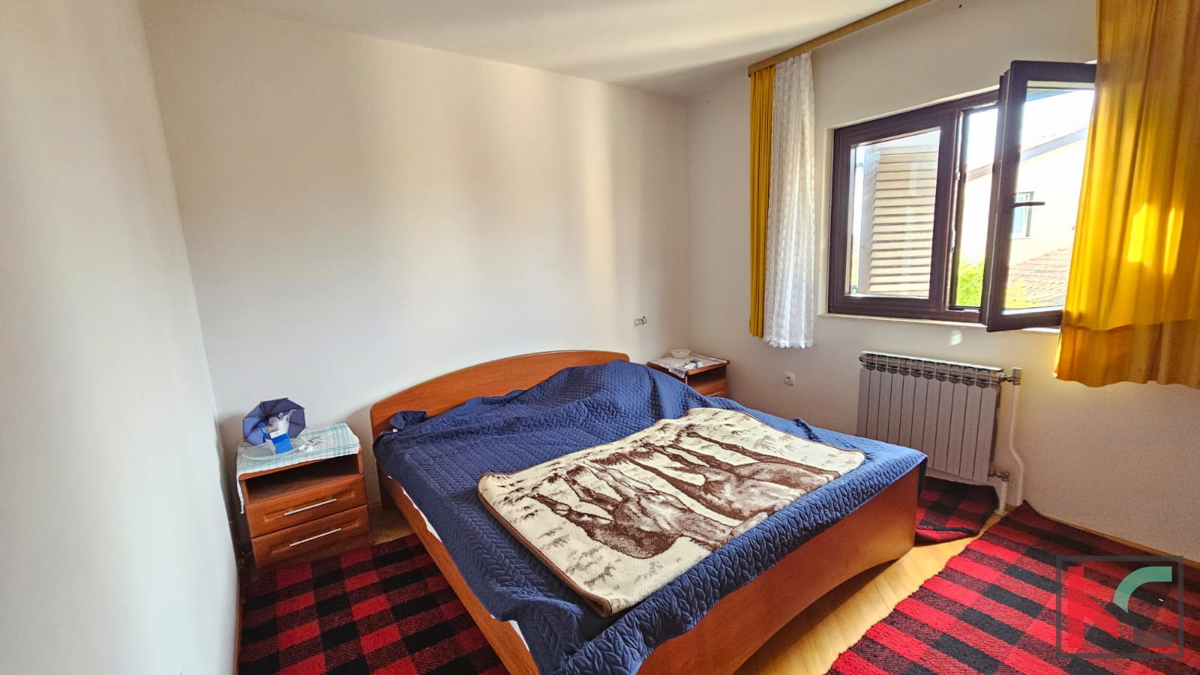 Istria, Parenzo, casa indipendente con tre appartamenti e garage, giardino paesaggistico, vicino alla spiaggia, #vendita