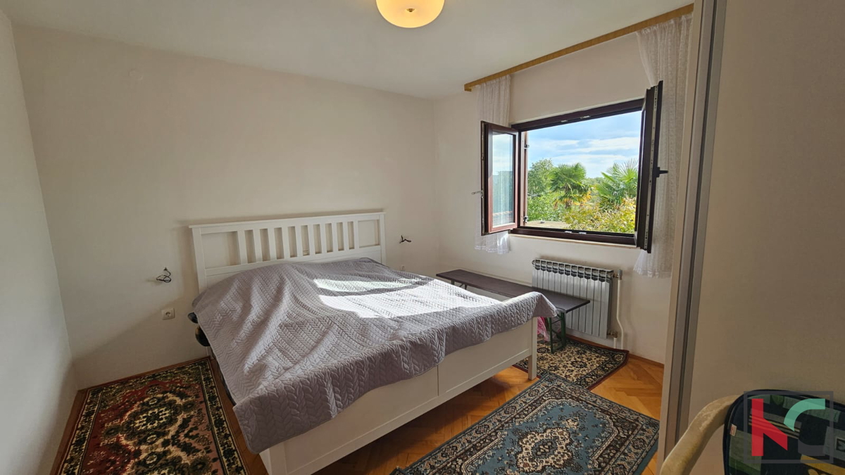 Istria, Parenzo, casa indipendente con tre appartamenti e garage, giardino paesaggistico, vicino alla spiaggia, #vendita