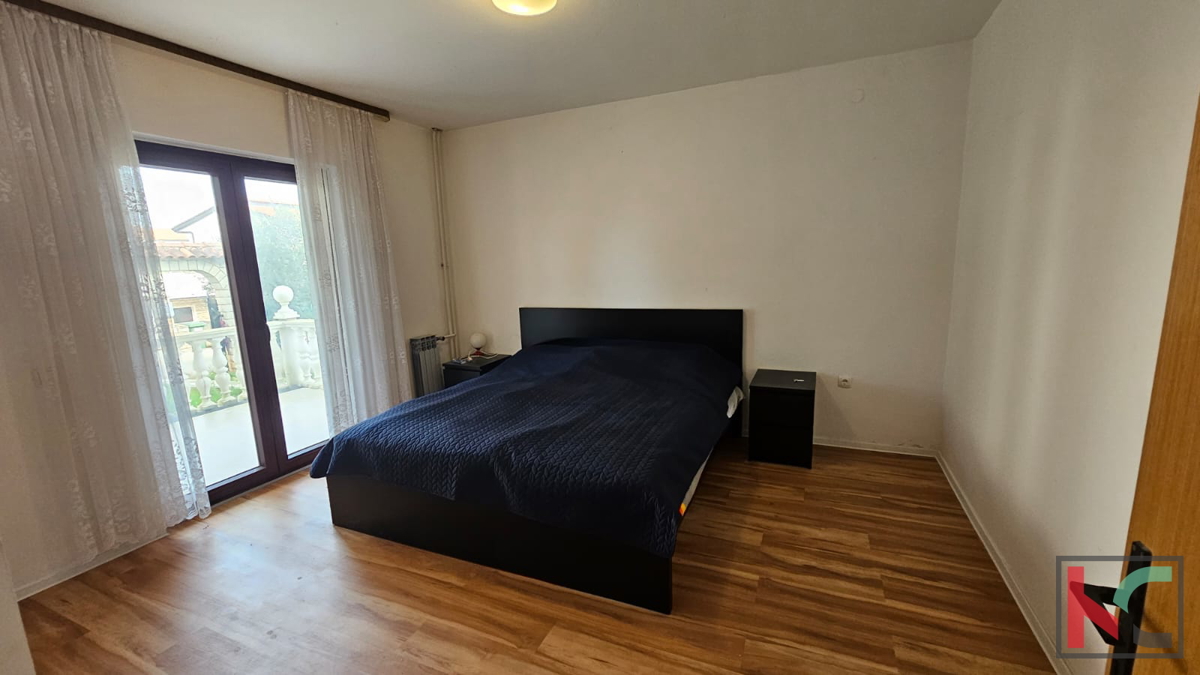 Istria, Parenzo, casa indipendente con tre appartamenti e garage, giardino paesaggistico, vicino alla spiaggia, #vendita