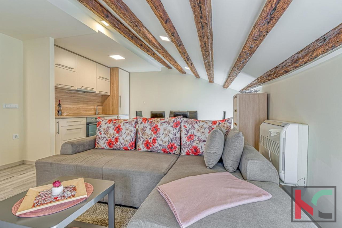 POREČ, APPARTAMENTO SULLA PASSEGGIATA CON VISTA MARE #VENDITA