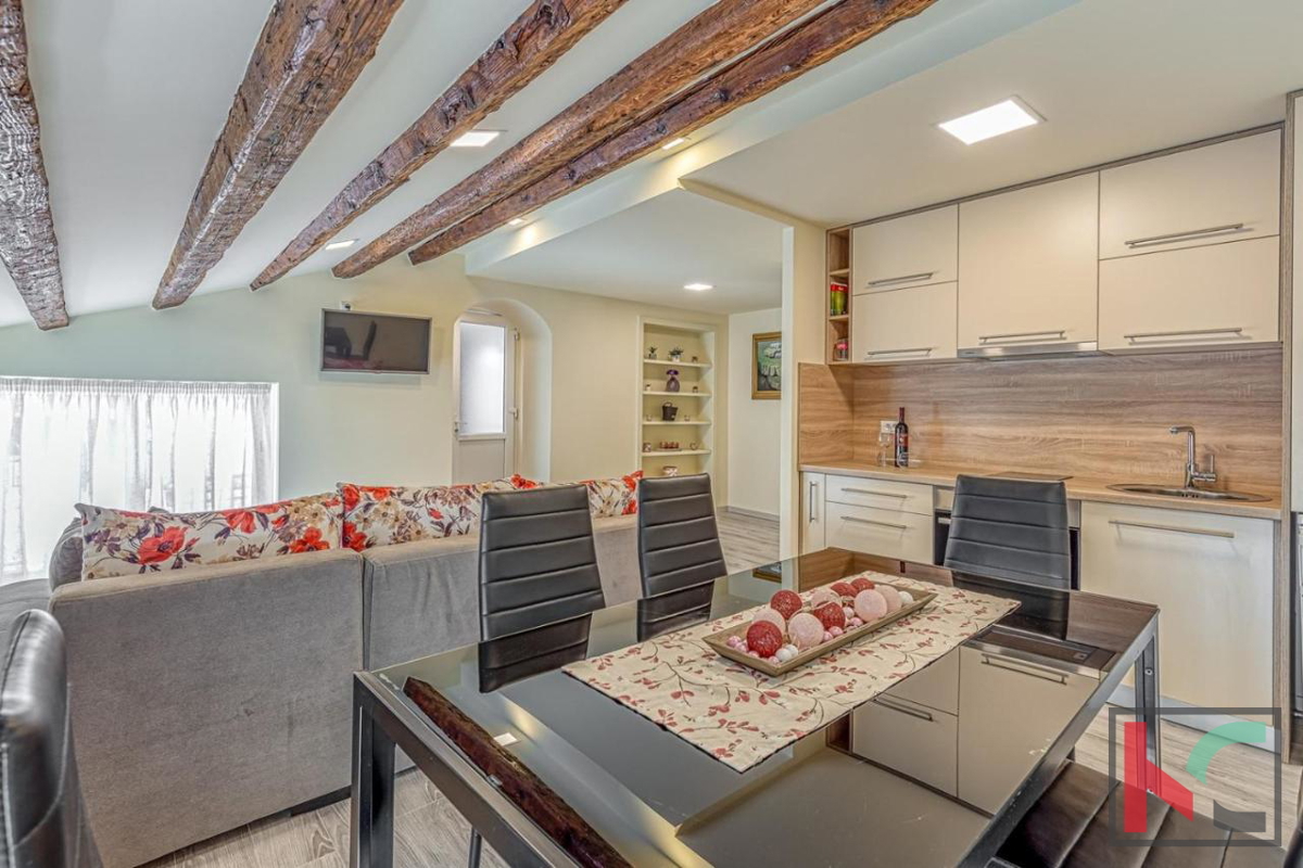 POREČ, APPARTAMENTO SULLA PASSEGGIATA CON VISTA MARE #VENDITA