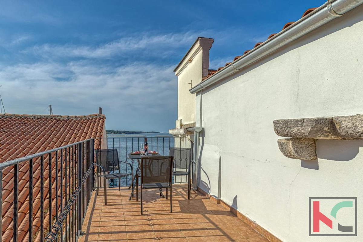 POREČ, APPARTAMENTO SULLA PASSEGGIATA CON VISTA MARE #VENDITA