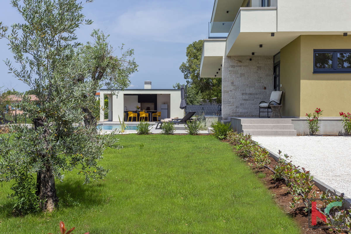 ISTRA, SMOLJANCI, CASA INDIPENDENTE CON PISCINA E GIARDINO CURATO #VENDITA