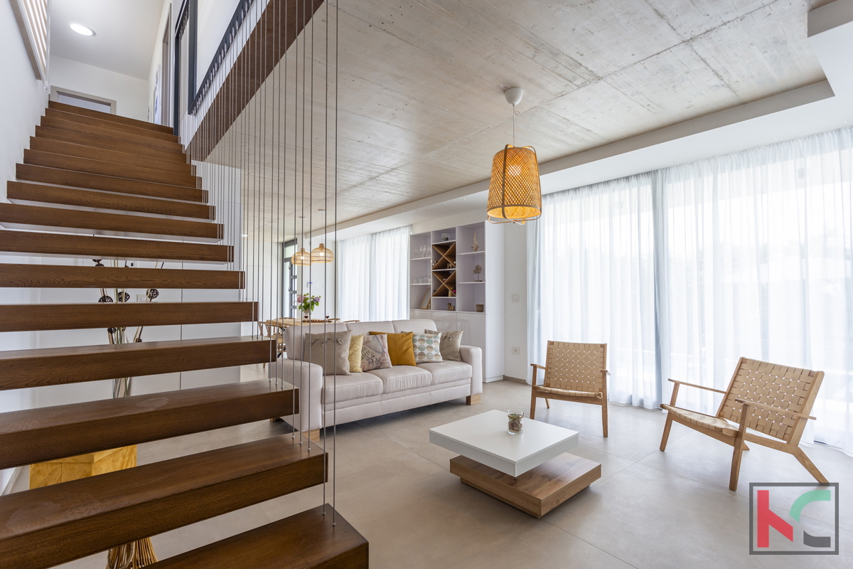 ISTRA, SMOLJANCI, CASA INDIPENDENTE CON PISCINA E GIARDINO CURATO #VENDITA