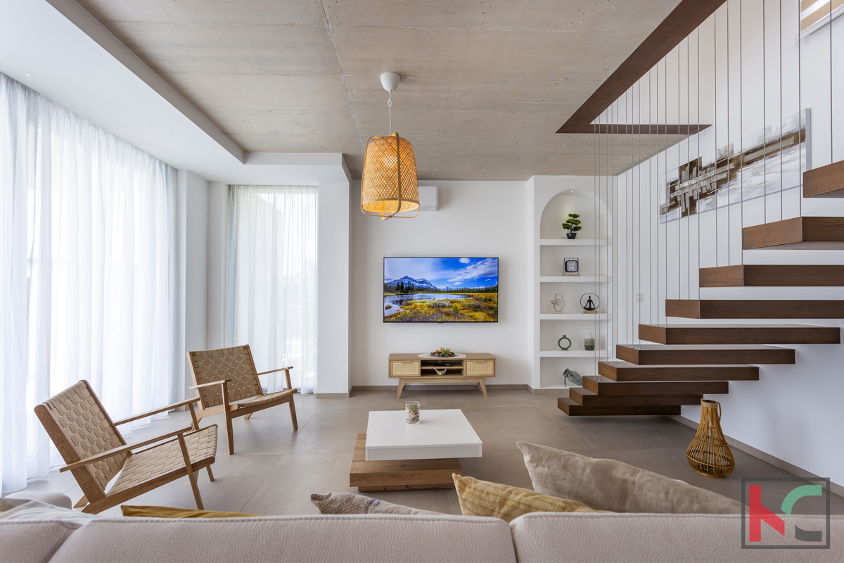 ISTRA, SMOLJANCI, CASA INDIPENDENTE CON PISCINA E GIARDINO CURATO #VENDITA