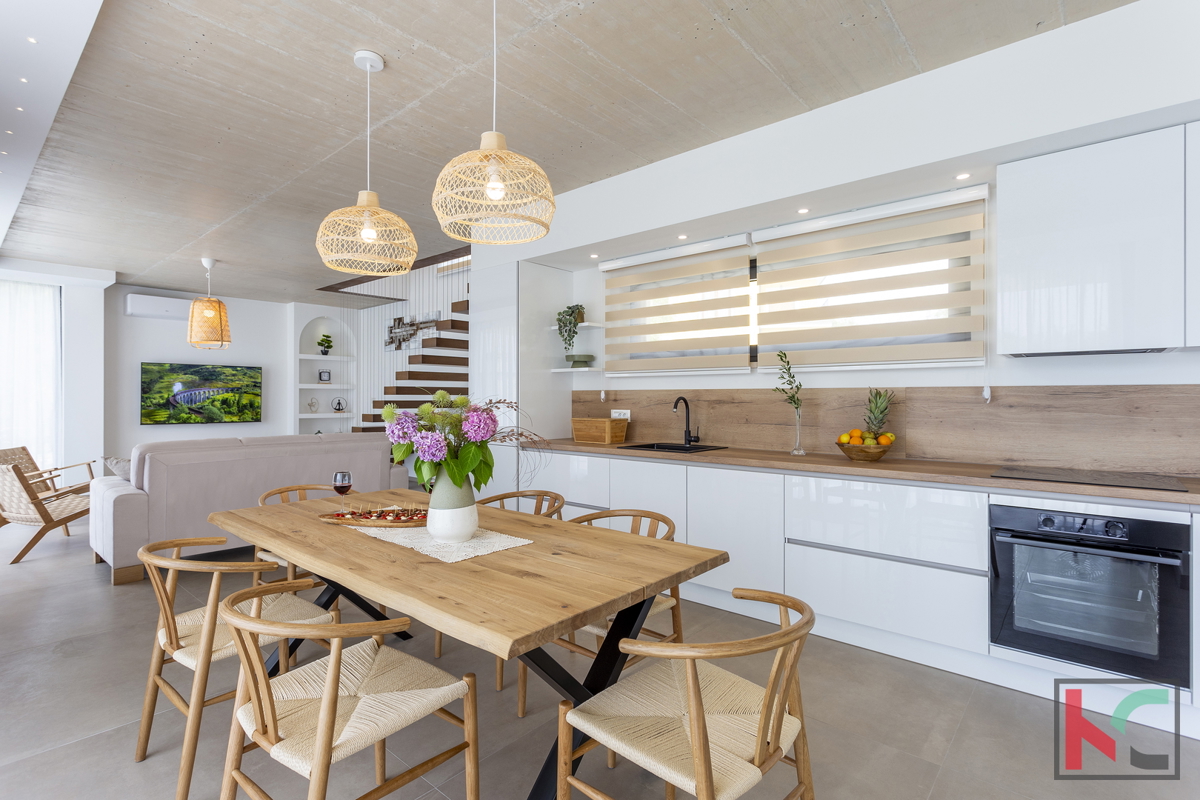 ISTRA, SMOLJANCI, CASA INDIPENDENTE CON PISCINA E GIARDINO CURATO #VENDITA