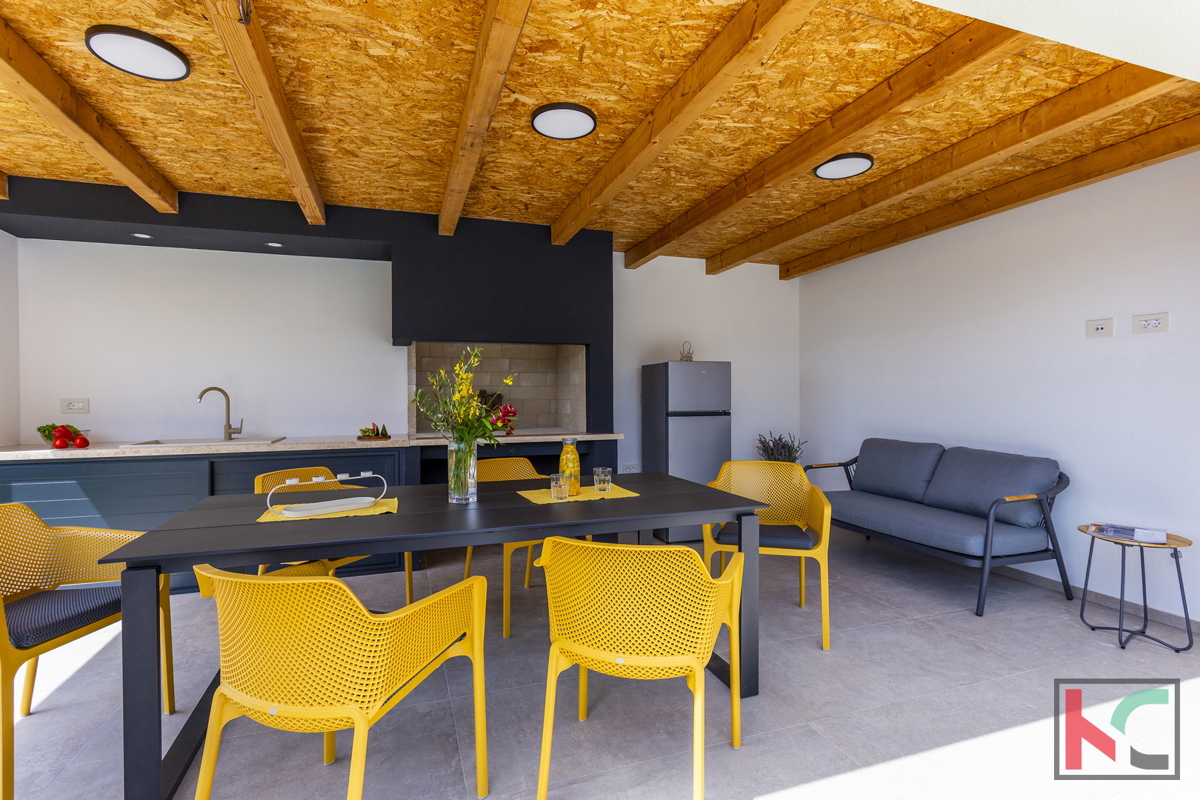 ISTRA, SMOLJANCI, CASA INDIPENDENTE CON PISCINA E GIARDINO CURATO #VENDITA