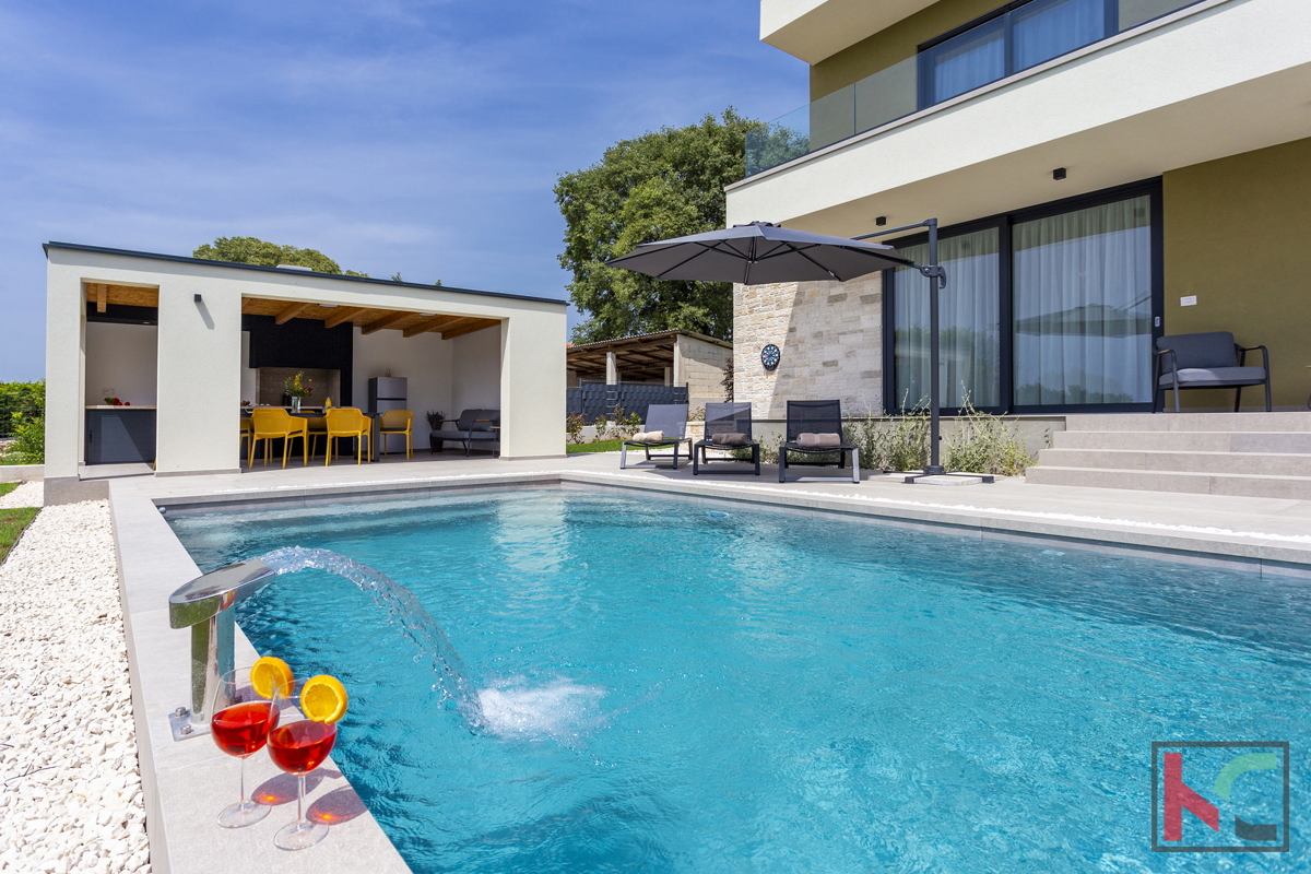 ISTRA, SMOLJANCI, CASA INDIPENDENTE CON PISCINA E GIARDINO CURATO #VENDITA