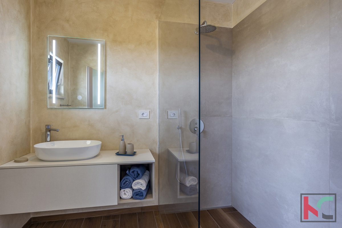 ISTRA, SMOLJANCI, CASA INDIPENDENTE CON PISCINA E GIARDINO CURATO #VENDITA