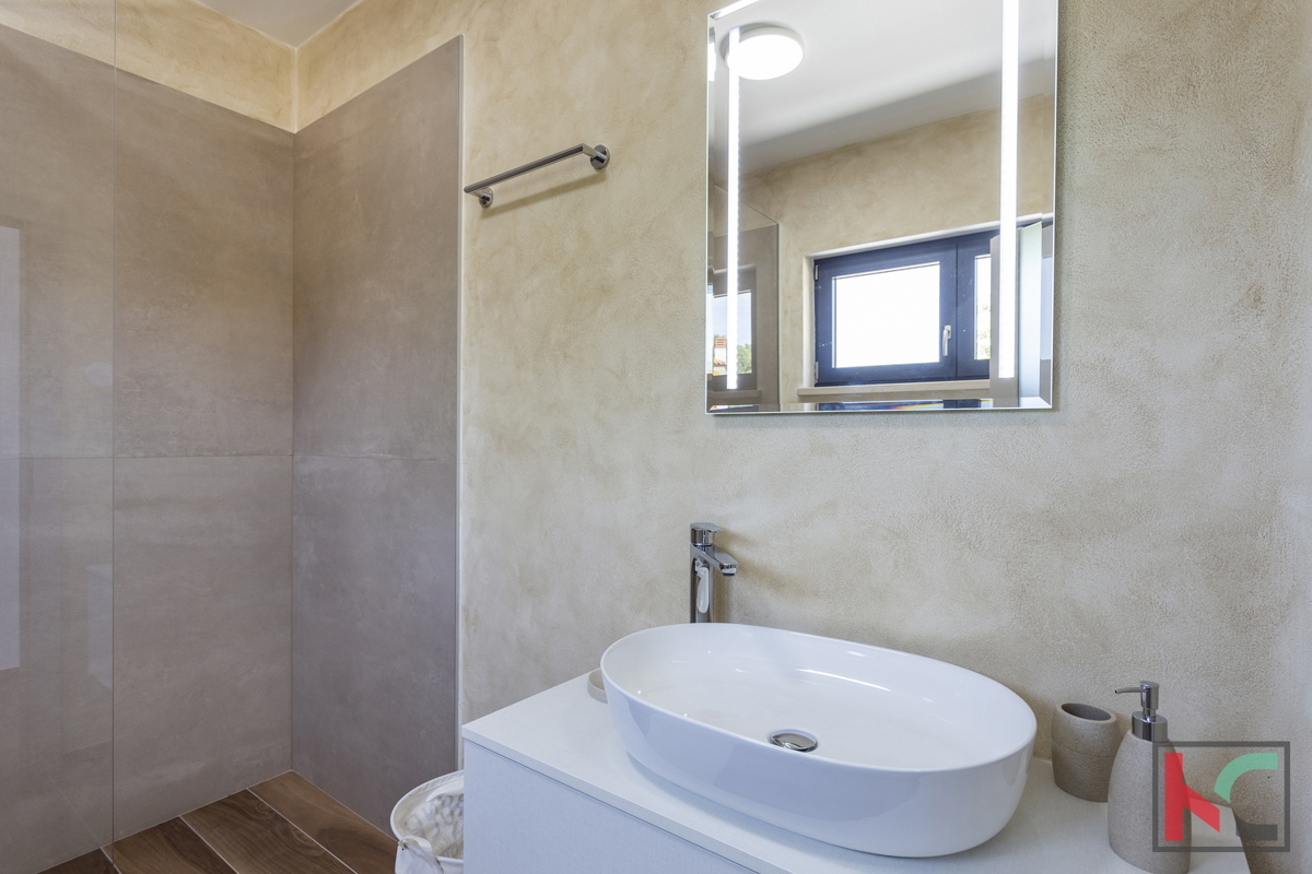 ISTRA, SMOLJANCI, CASA INDIPENDENTE CON PISCINA E GIARDINO CURATO #VENDITA