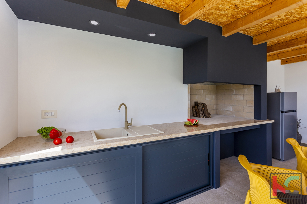 ISTRA, SMOLJANCI, CASA INDIPENDENTE CON PISCINA E GIARDINO CURATO #VENDITA