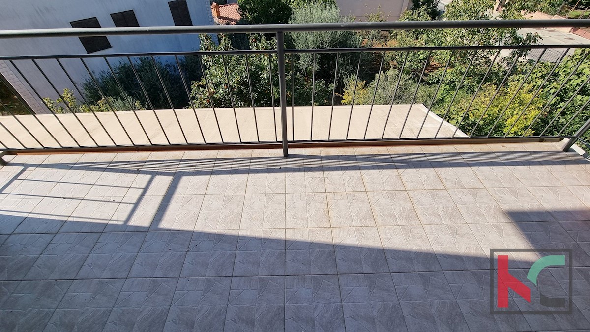 Pula, Vidikovac, spazioso appartamento 110m2 con 3 terrazze e giardino 196m2