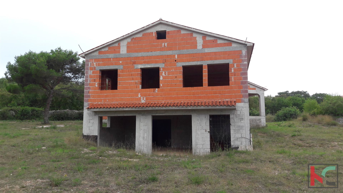 Rovinjsko Selo, incompiuto casa 450m2, 3521m2 giardino