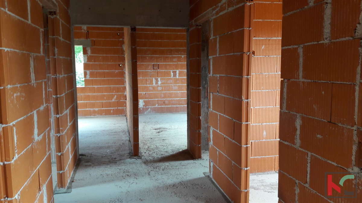 Rovinjsko Selo, incompiuto casa 450m2, 3521m2 giardino