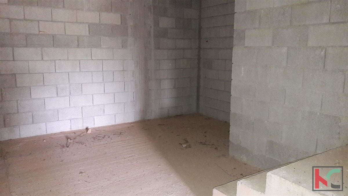 Rovinjsko Selo, incompiuto casa 450m2, 3521m2 giardino