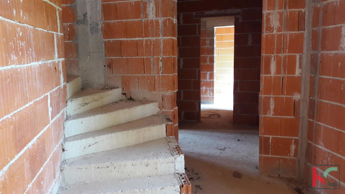 Rovinjsko Selo, incompiuto casa 450m2, 3521m2 giardino