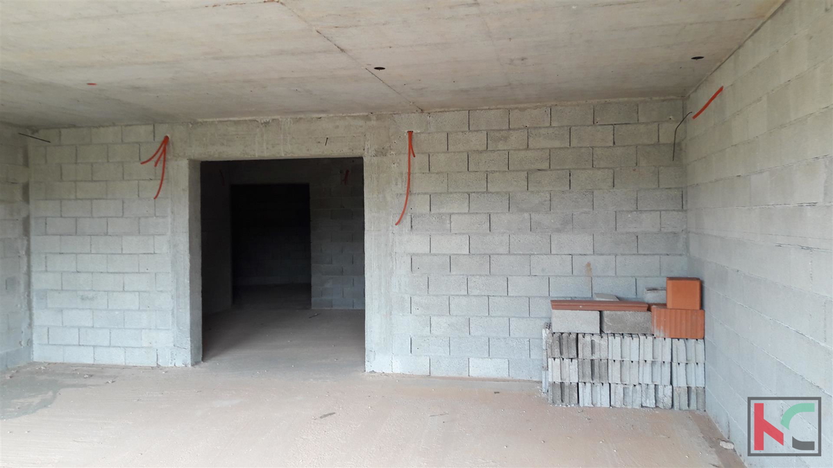 Rovinjsko Selo, incompiuto casa 450m2, 3521m2 giardino