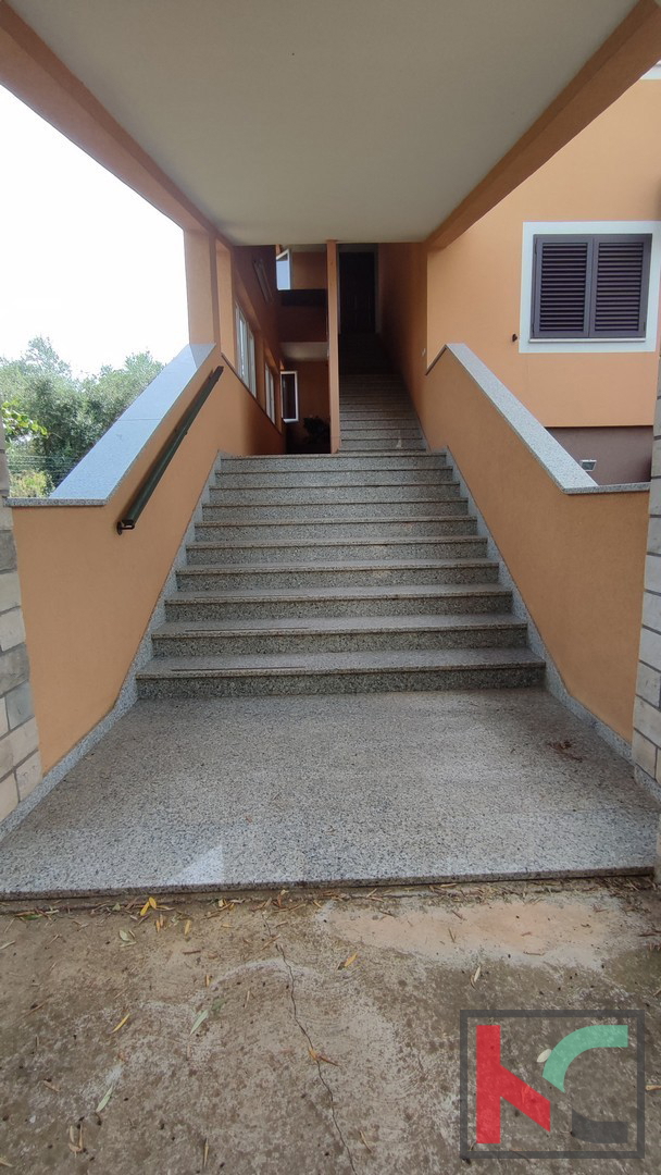 Istria, Pola, Šišan, casa bifamiliare su un terreno di 3731 m2