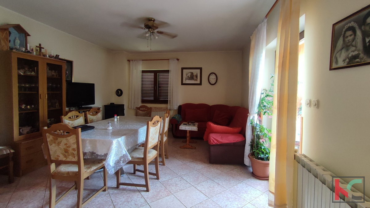 Istria, Pola, Šišan, casa bifamiliare su un terreno di 3731 m2