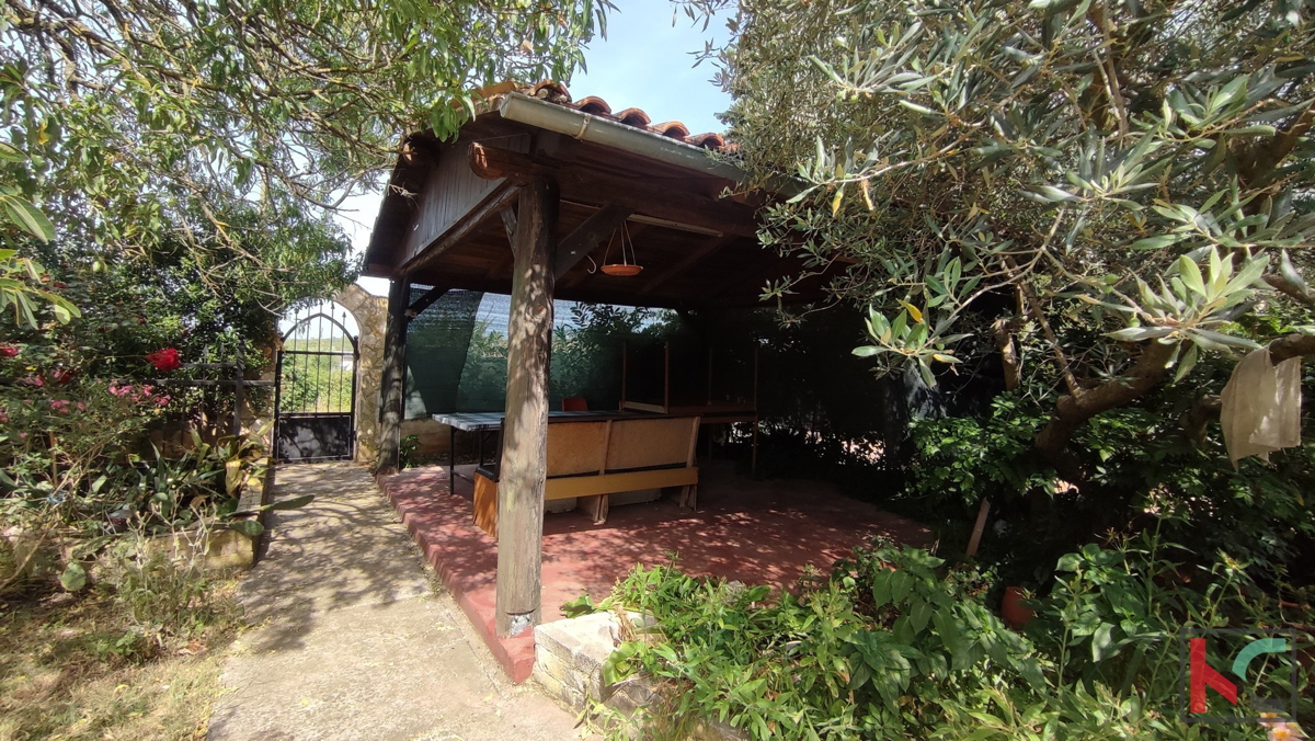 Istria, Pola, Šišan, casa bifamiliare su un terreno di 3731 m2