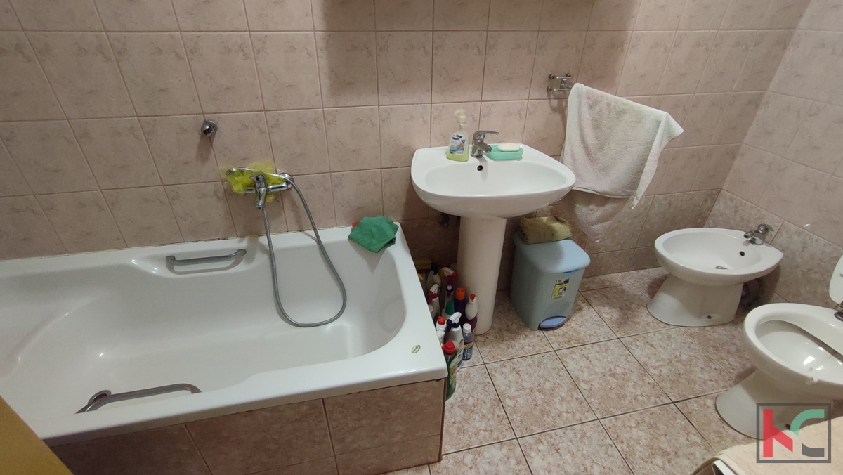 Istria, Pola, Šišan, casa bifamiliare su un terreno di 3731 m2