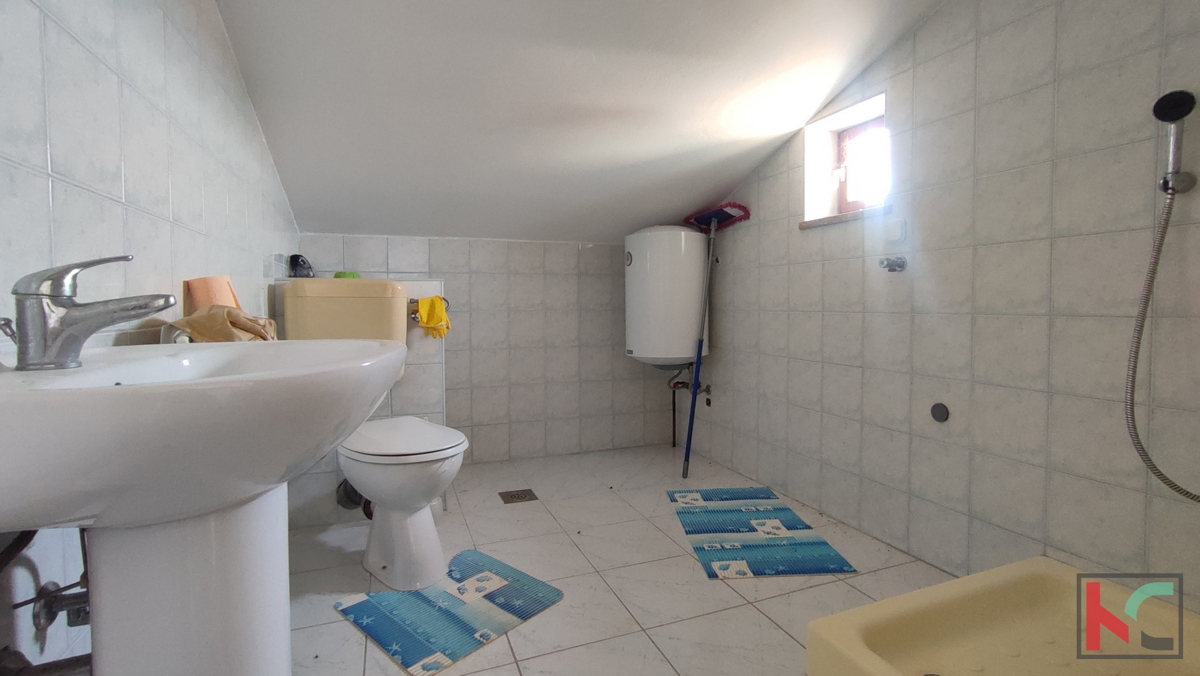 Istria, Pola, Šišan, casa bifamiliare su un terreno di 3731 m2