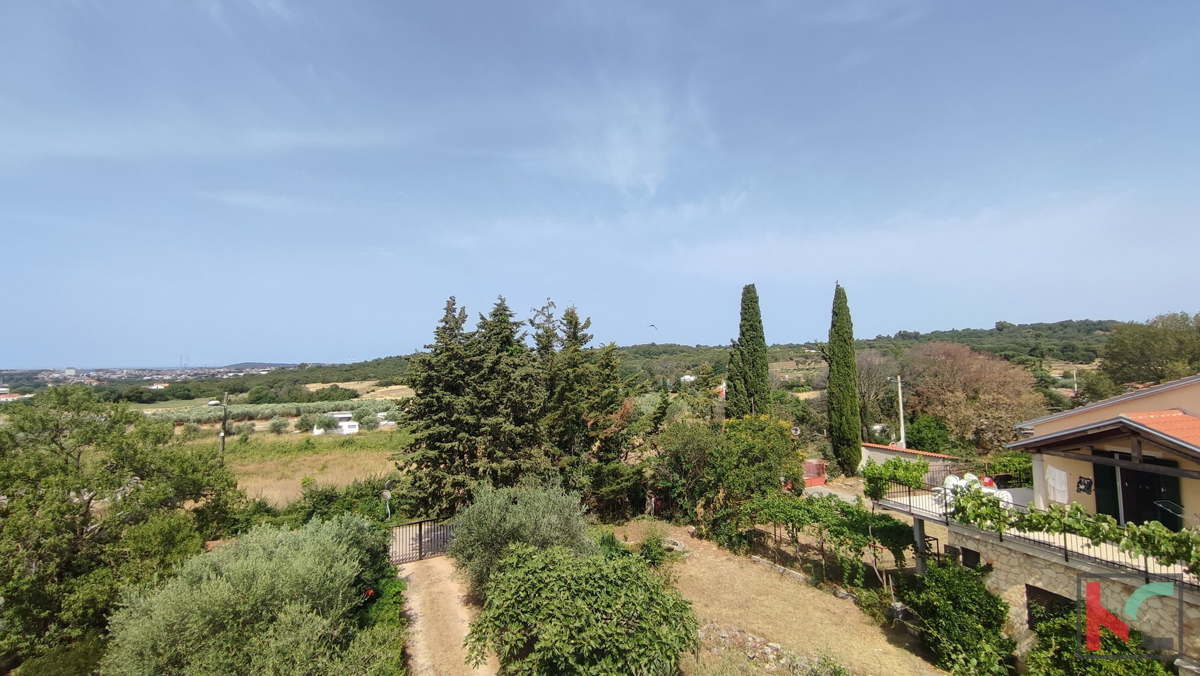 Istria, Pola, Šišan, casa bifamiliare su un terreno di 3731 m2