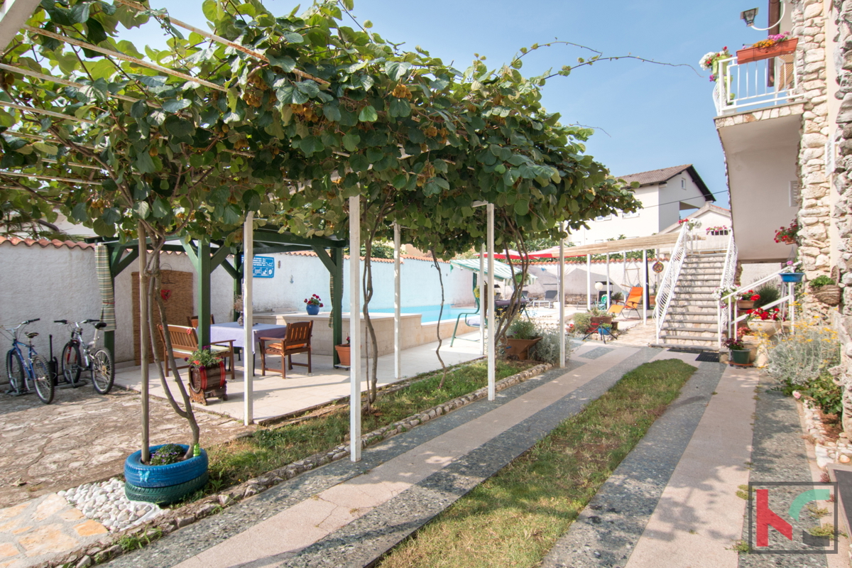 Istria, Fasana, Valbandon, casa familiare con piscina e 3 appartamenti, #vendita