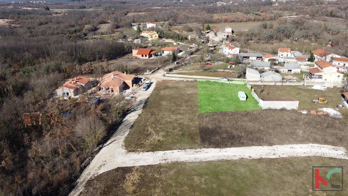 Istria - Gimino, terreno edificabile 701m2, forma ideale #vendita