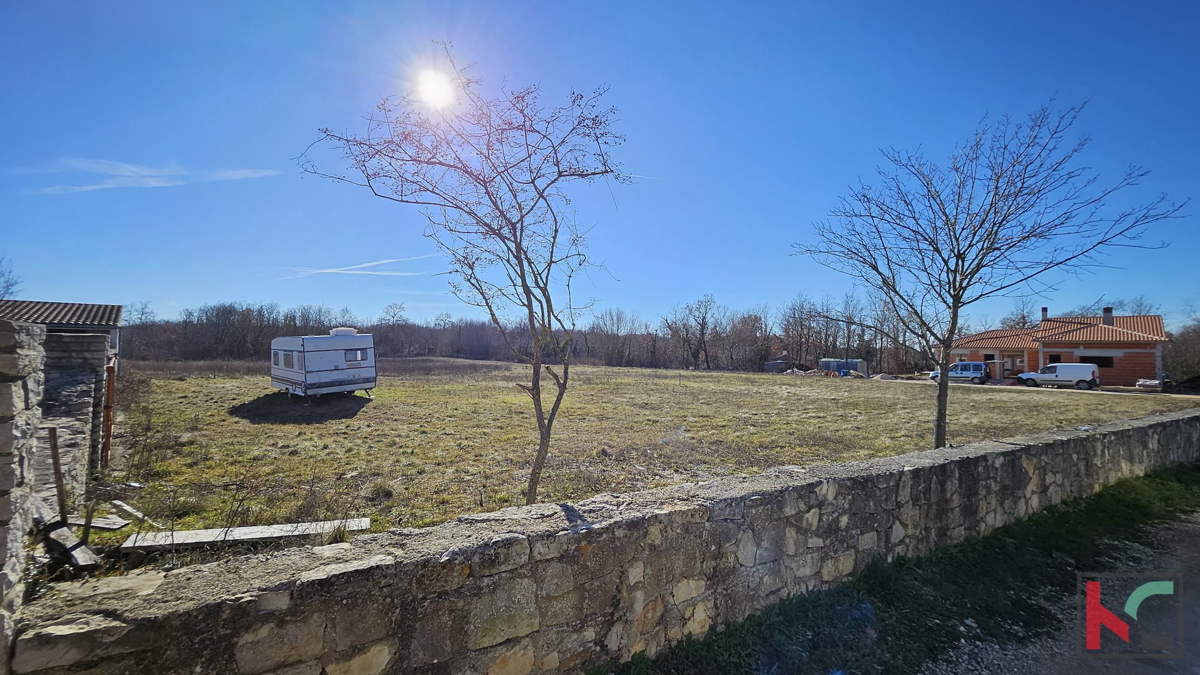 Istria - Gimino, terreno edificabile 701m2, forma ideale #vendita