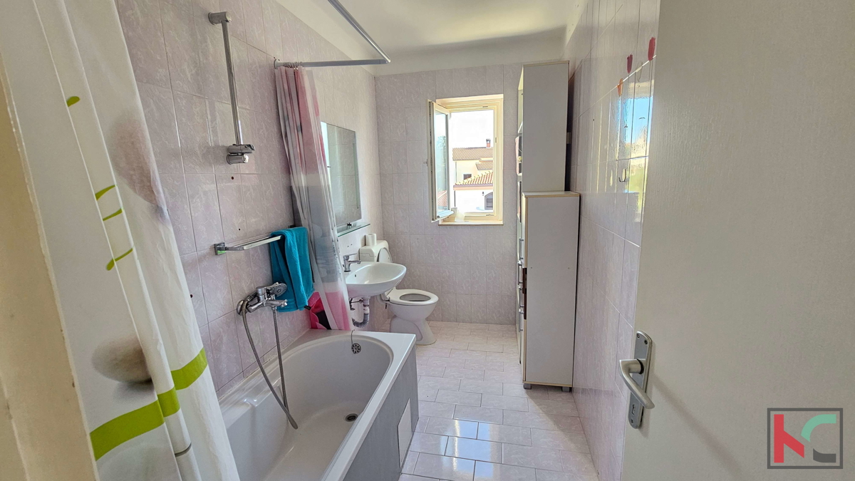 Istria, Parenzo, appartamento ammobiliato 2 camere da letto + bagno, terrazzo, #vendita