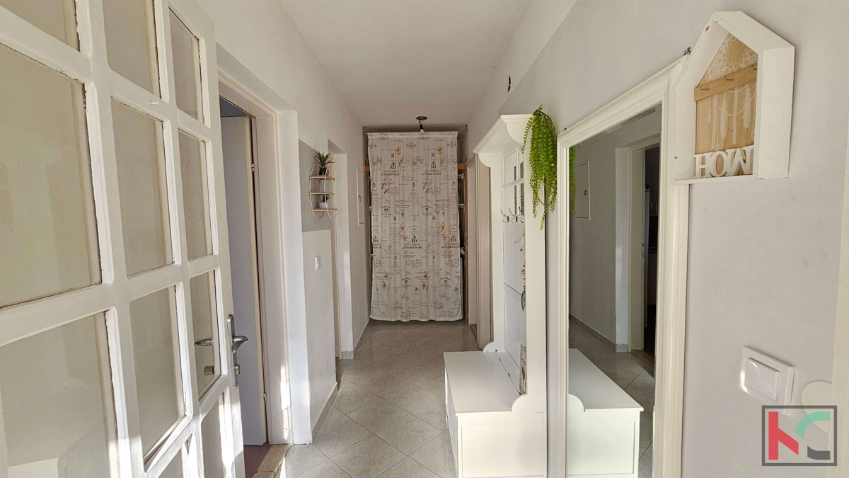 Istria, Parenzo, appartamento ammobiliato 2 camere da letto + bagno, terrazzo, #vendita