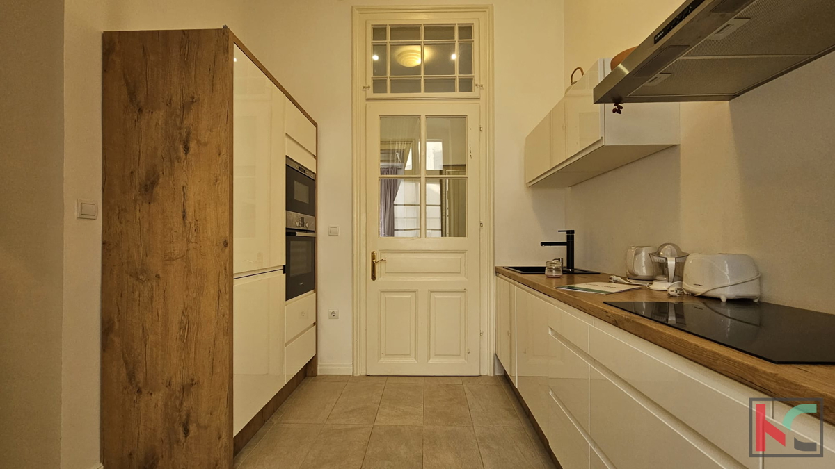 Istria, Pola, appartamento 76,42m2, centro, villa austro-ungarica, vista mare, vicino all'Arena di Pola, #vendita