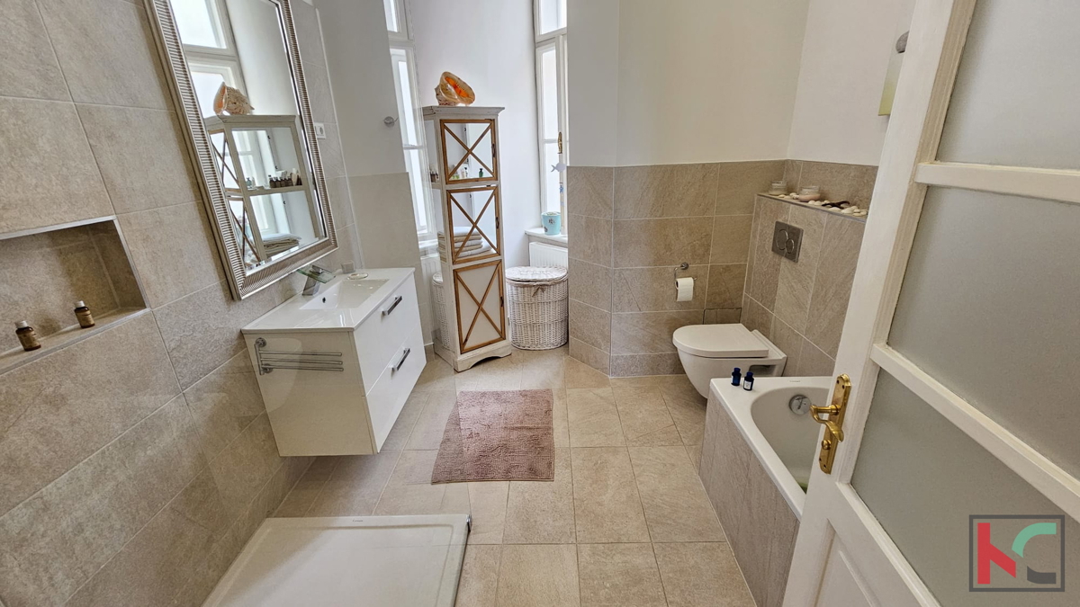 Istria, Pola, appartamento 76,42m2, centro, villa austro-ungarica, vista mare, vicino all'Arena di Pola, #vendita