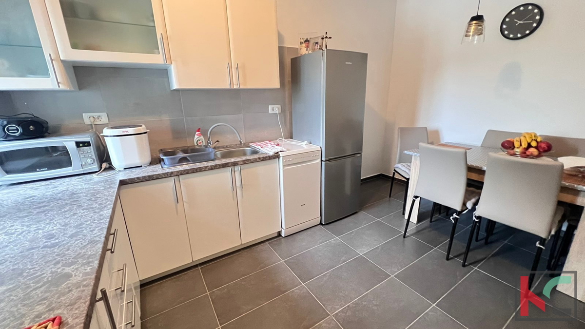 Pola, centro, spazioso appartamento con tre camere da letto e garage nel centro di Pola, vicino all'Arena, #vendita