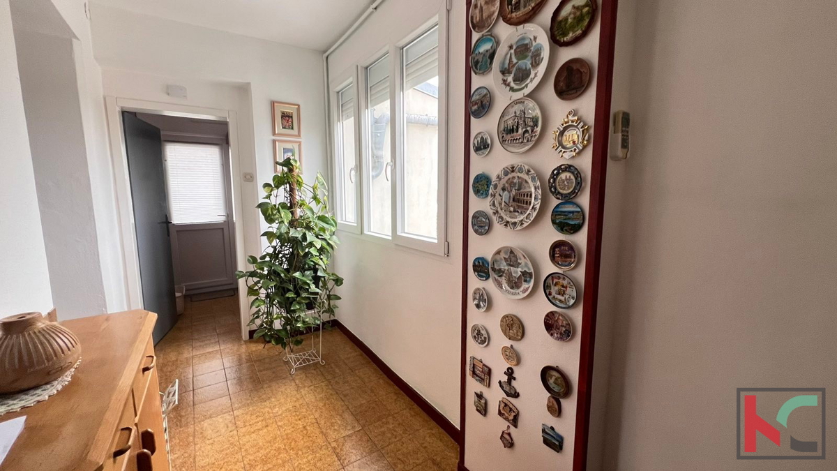 Pola, centro, spazioso appartamento con tre camere da letto e garage nel centro di Pola, vicino all'Arena, #vendita