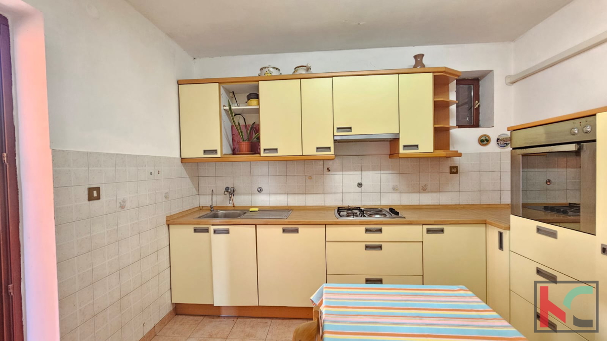 Istria, Pola, Gregovica, casa con giardino, garage, vicino al centro città, #vendita