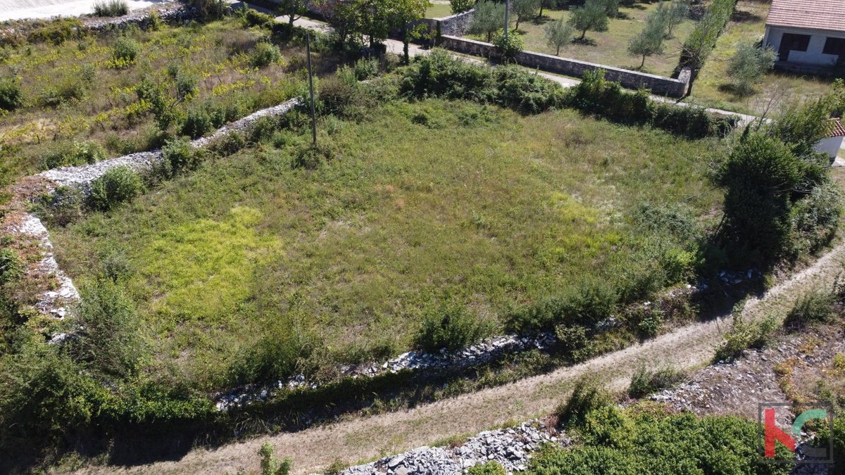 Istria, Svetvinčenat, terreno 760m2 con permesso di costruzione e progetto, #vendita