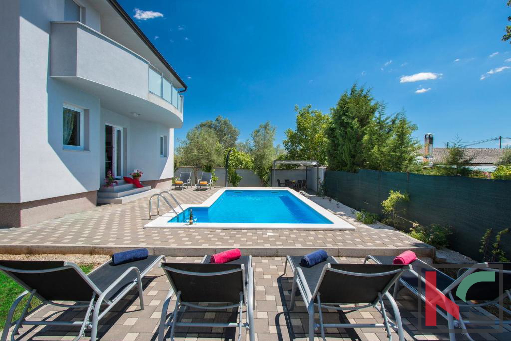 Istria, Dignano, casa vacanze con piscina e giardino paesaggistico di 441 m2