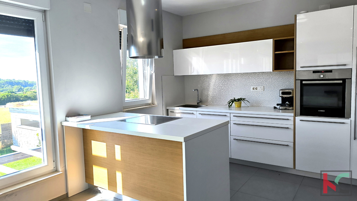 PULA, VILLA FAMILIARE CON PISCINA IN ZONA TRANQUILLA DELLA CITTÀ #VENDITA