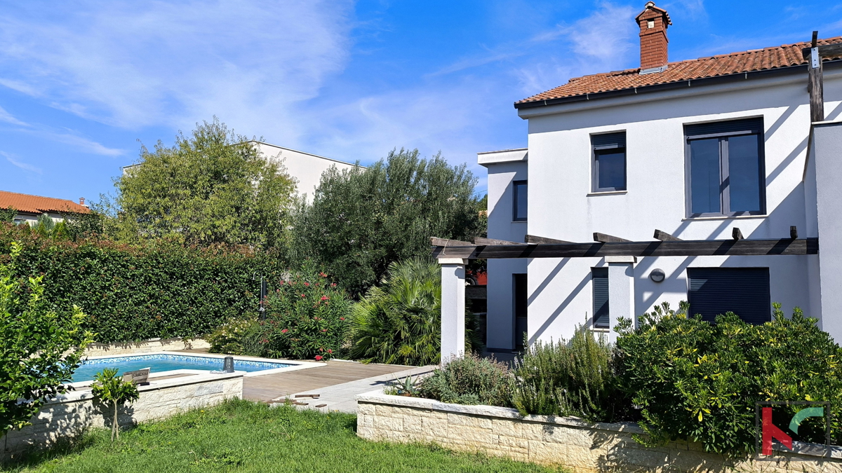 PULA, VILLA FAMILIARE CON PISCINA IN ZONA TRANQUILLA DELLA CITTÀ #VENDITA