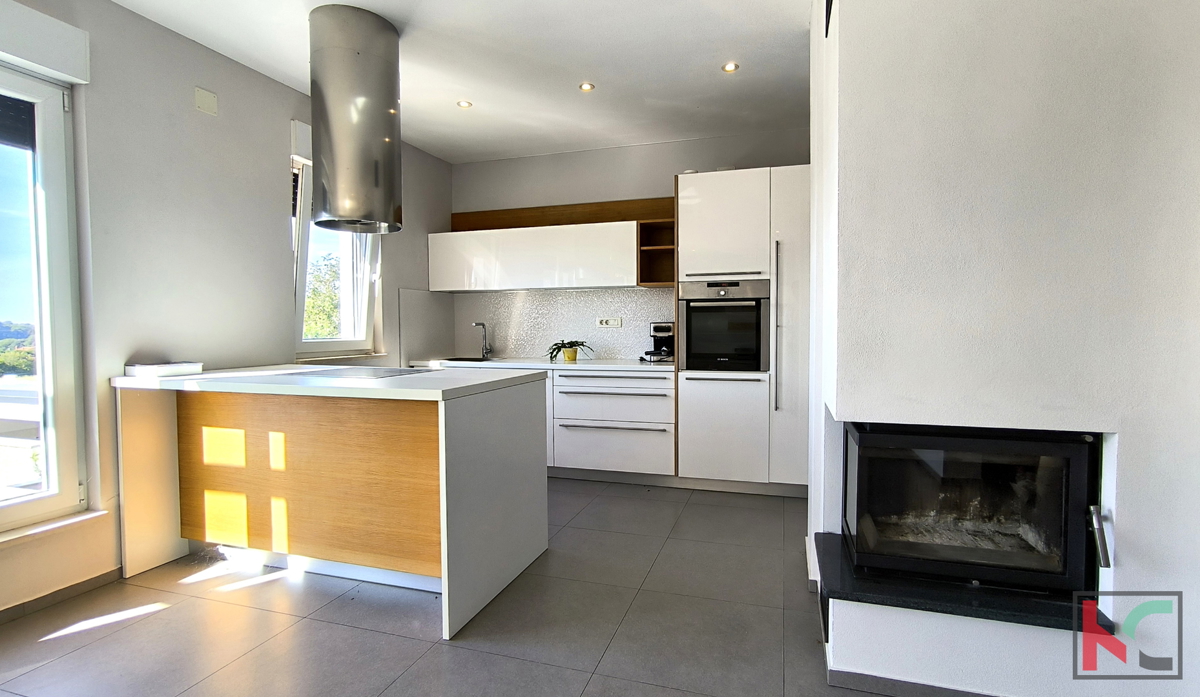 PULA, VILLA FAMILIARE CON PISCINA IN ZONA TRANQUILLA DELLA CITTÀ #VENDITA